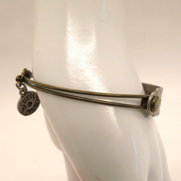 Sweet Romance Adjustable Metal Bracelet Charms Enjoy The Journey Inscription - Picture 4 of 10